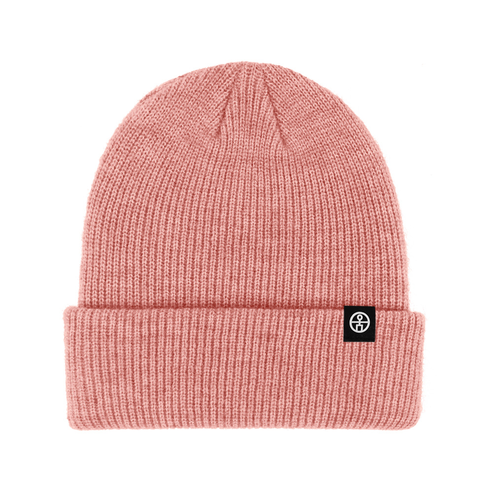 Packable Hat Nylon - 必須アイテム。多用途で、コンパクトに収納できる、リブ編みのニット帽。ロゴパッチ付き。男女兼用。大人から若者まで。涼しい季節や普段使いに最適。